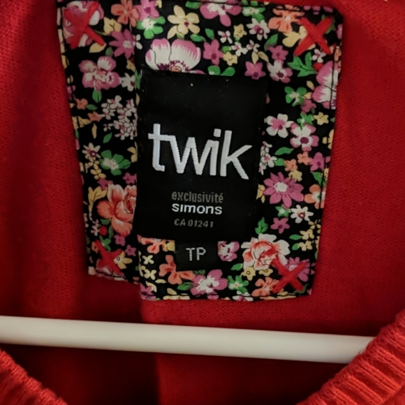 Cardigan - Picture 2 of 3